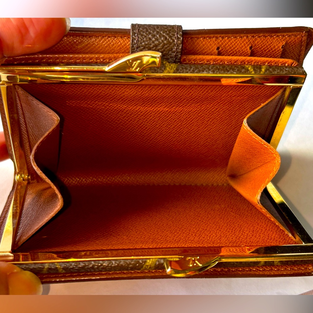 Louis Vuitton Brown Kisslock Monogram Wallet - Picture 6 of 16